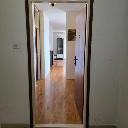 Trstenik アパート *